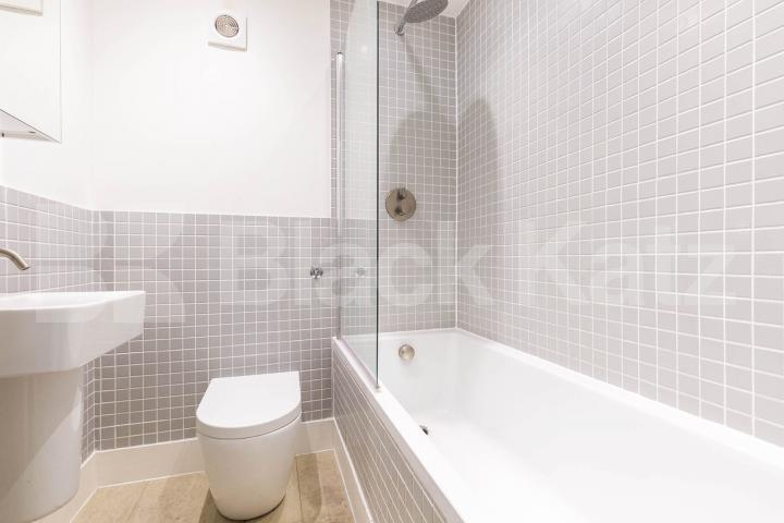 modern and bright 1 bedroom within a office conversion with a private terrace Berry Street, Clerkenwell